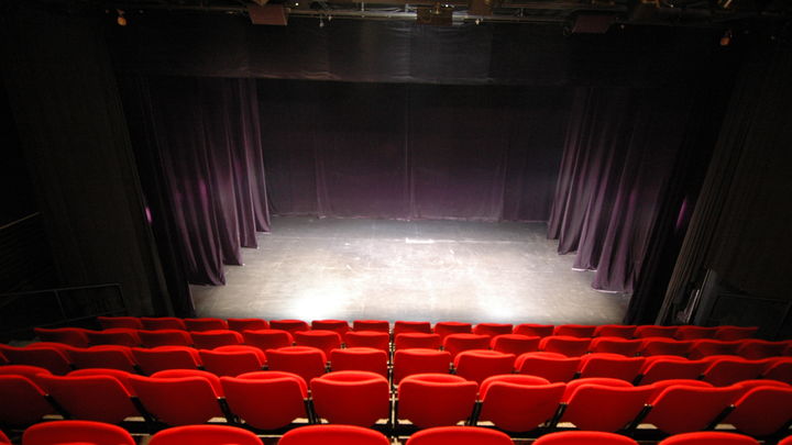 Teatrul Rosu: "Sot de vanzare"