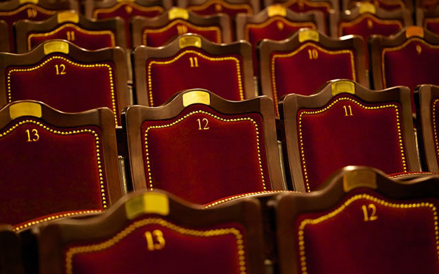 Teatrul Rosu:"Iubirea e un lucru foarte mare"