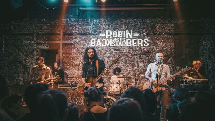 Robin And The Backstabbers la Expirat / Backyard Acoustic Season 2019